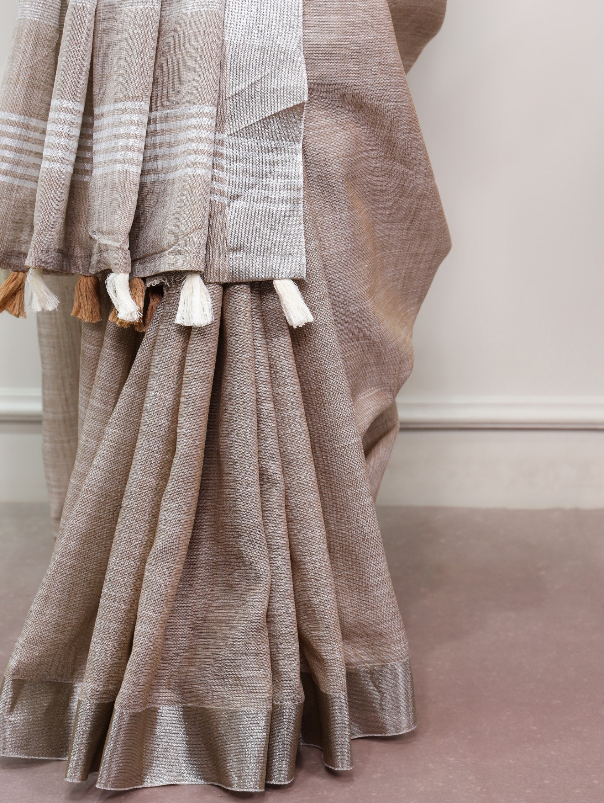 Soft Linen Saree with Zari Border