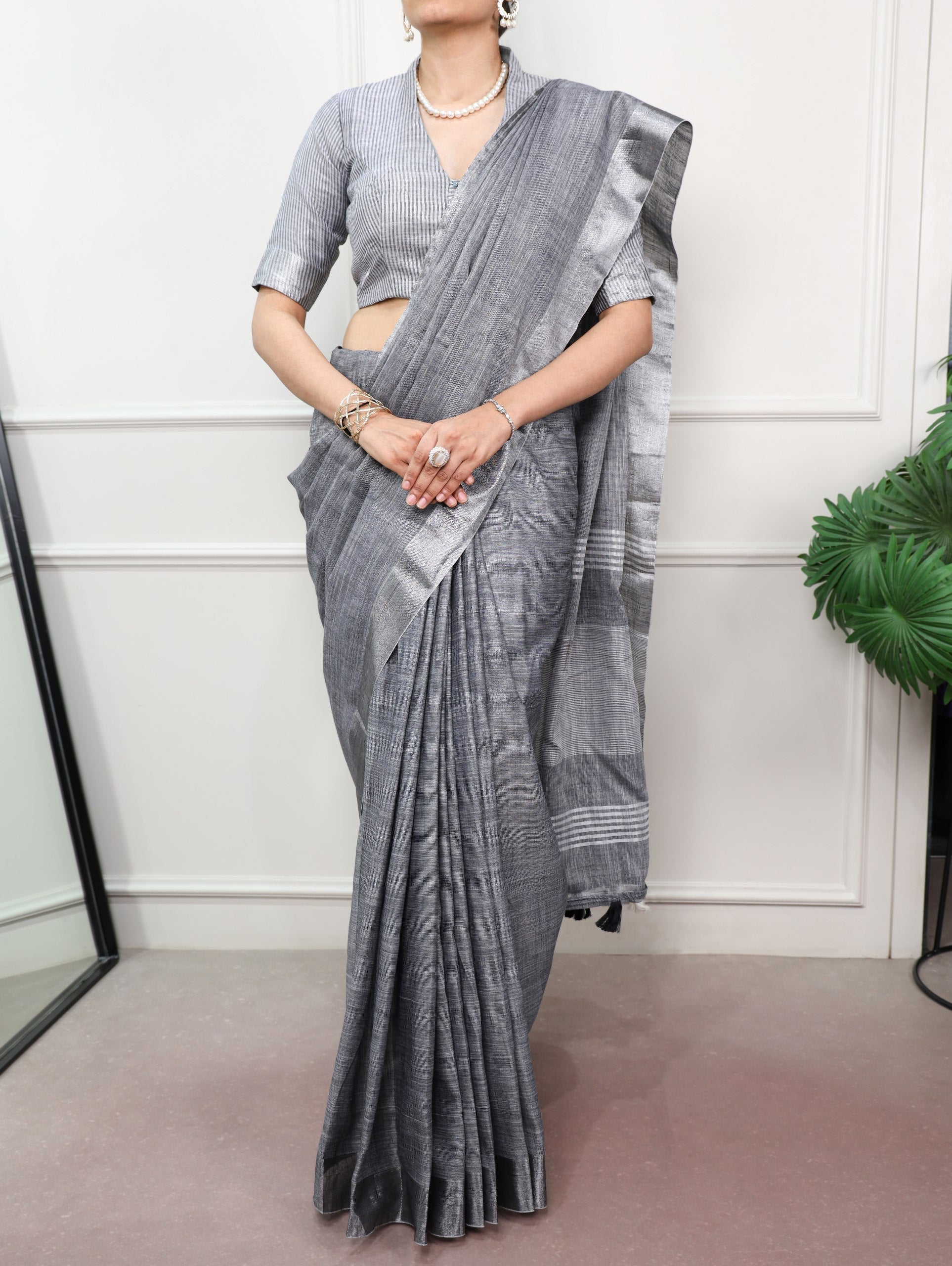 Soft Linen Saree with Zari Border