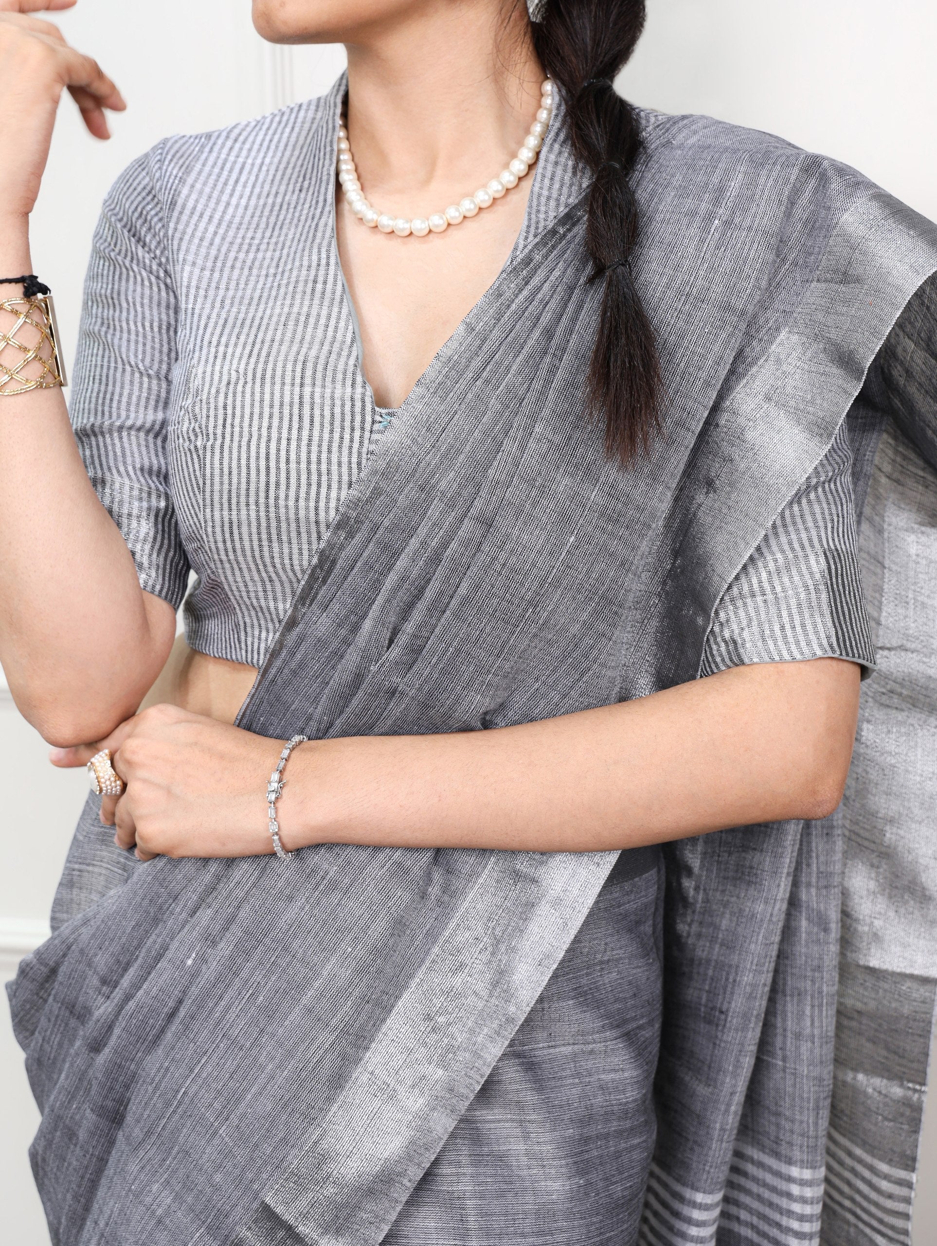 Soft Linen Saree with Zari Border