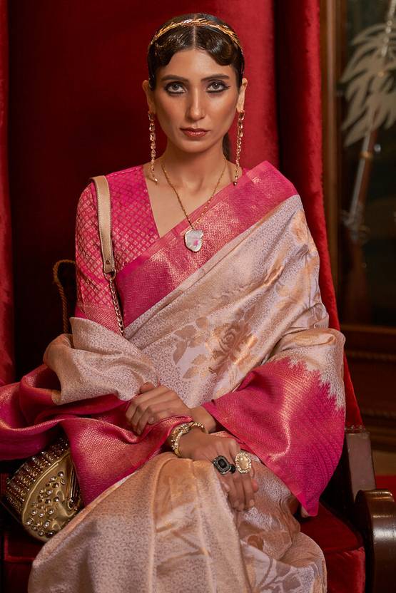 White Elegant Tanchoi Woven Banarasi Silk Blend Saree with Blouse Piece