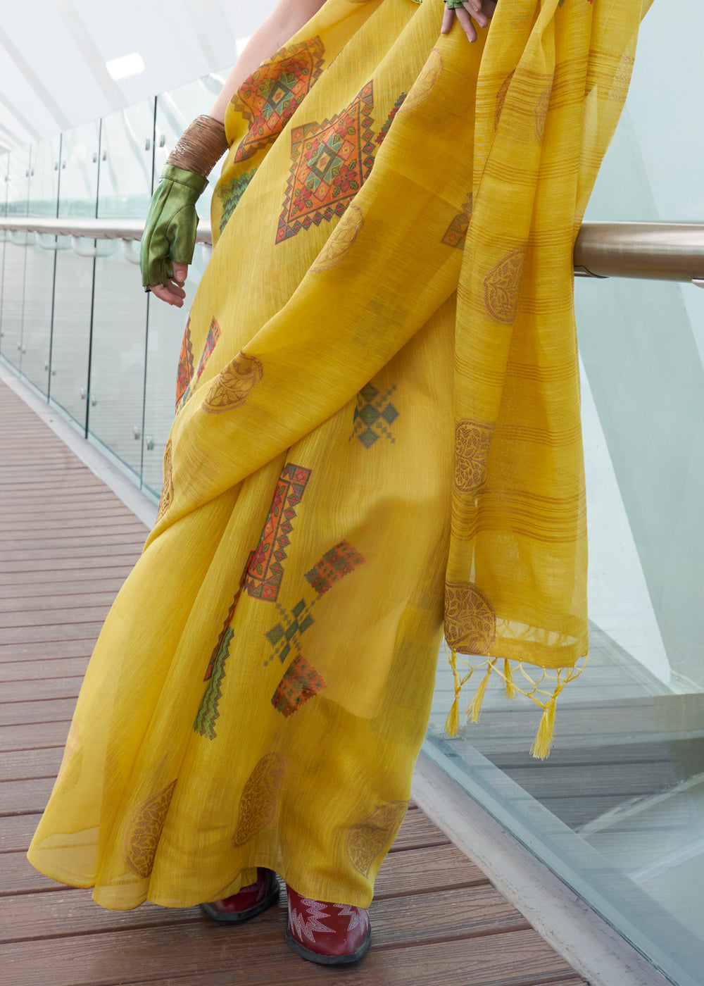 Yellow Elegant Linen Silk Saree – Breathable & Stylish with Blouse Piece